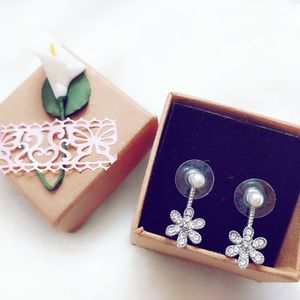 NEW Earring with faux pearl and crystal